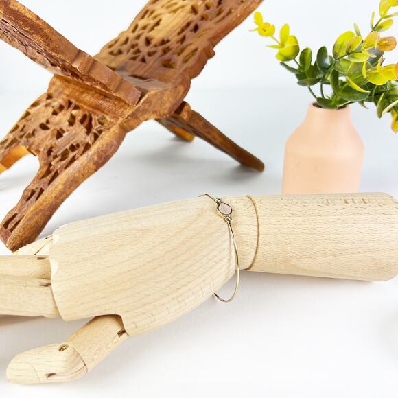 Small dainty gold brass bangle bracelet sand beige stone - Picture 2 of 4